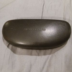MICHAEL KORS SUNGLASS CASE (SUNGLASSES NOT INCLUDED)